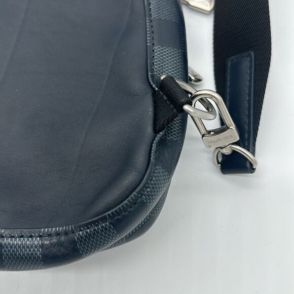 Louis Vuitton Avenue Slingbag NM - Picture 14 of 16